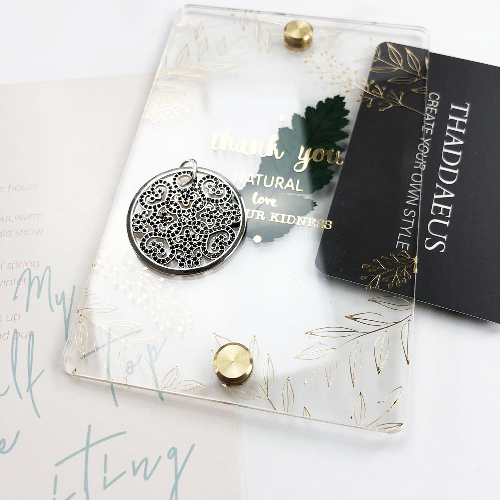 Hanger Arabesque Disc Ornament - Vintage Fashion Jewelry Brands recensie en prijs